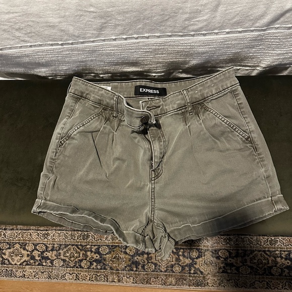 Express High Rise Mom Short - Picture 1 of 3